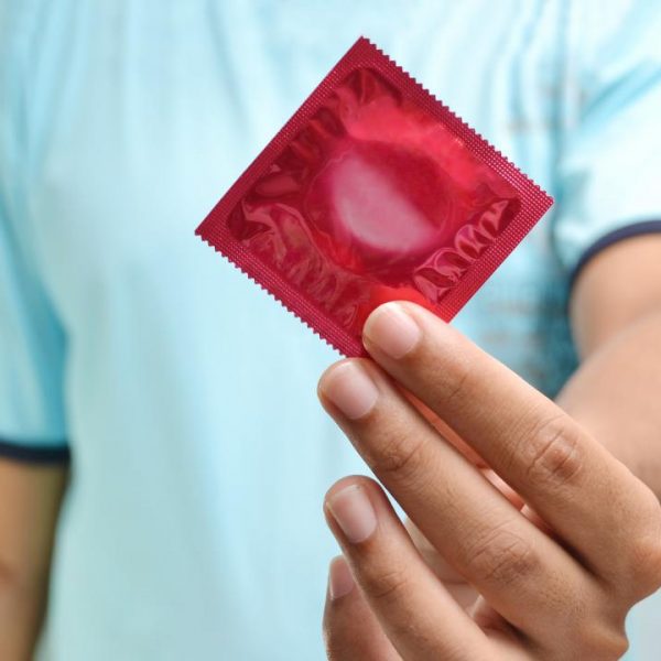 Dùng bao cao su nhiều có bị vô sinh không?