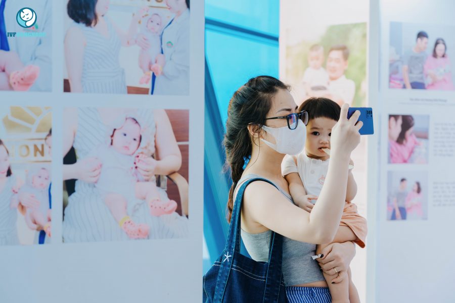 Rất nhiều gia đình đã dừng chân thưởng lãm tại khu vực tầng 4