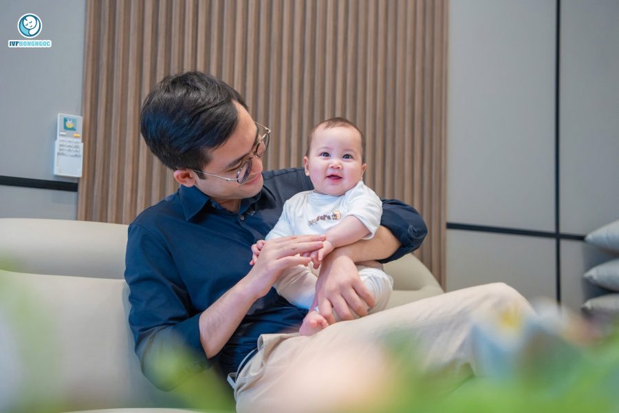 Bác sĩ Nguyễn Bình Dương gặp lại bé Anh Đức Bác sĩ Nguyễn Bình Dương gặp lại bé Anh Đức