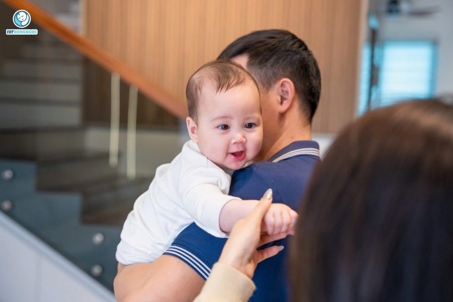 Bé Anh Đức sinh ra khỏe mạnh nhờ IVF kết hợp sàng lọc di truyền, loại bỏ gen bất thường Bé Anh Đức sinh ra khỏe mạnh nhờ IVF kết hợp sàng lọc di truyền, loại bỏ gen bất thường