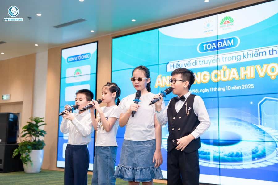Tiết mục hát được trình bày bởi CLB khiếm thị RB Tiết mục hát được trình bày bởi CLB khiếm thị RB