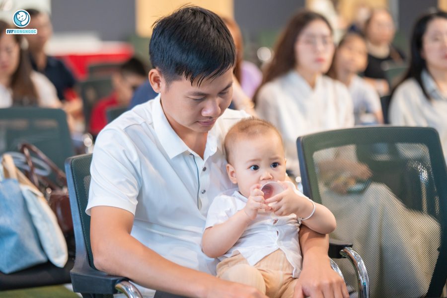 Em bé Anh Đức - Ca sàng lọc phôi thành công loại bỏ bệnh Norrie Disease Em bé Anh Đức - Ca sàng lọc phôi thành công loại bỏ bệnh Norrie Disease