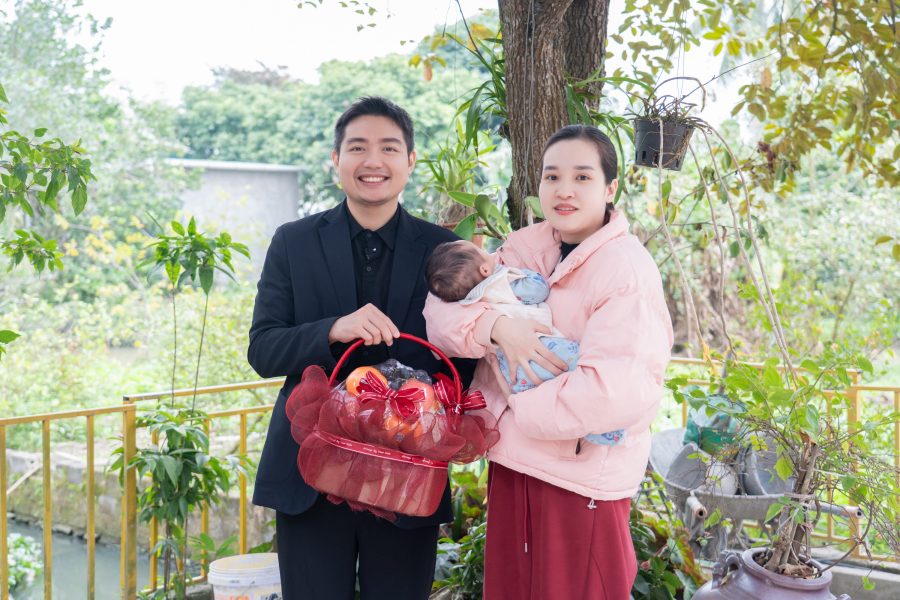 Bác sĩ chia sẻ niềm vui đón tin con cùng gia đình Bác sĩ chia sẻ niềm vui đón tin con cùng gia đình