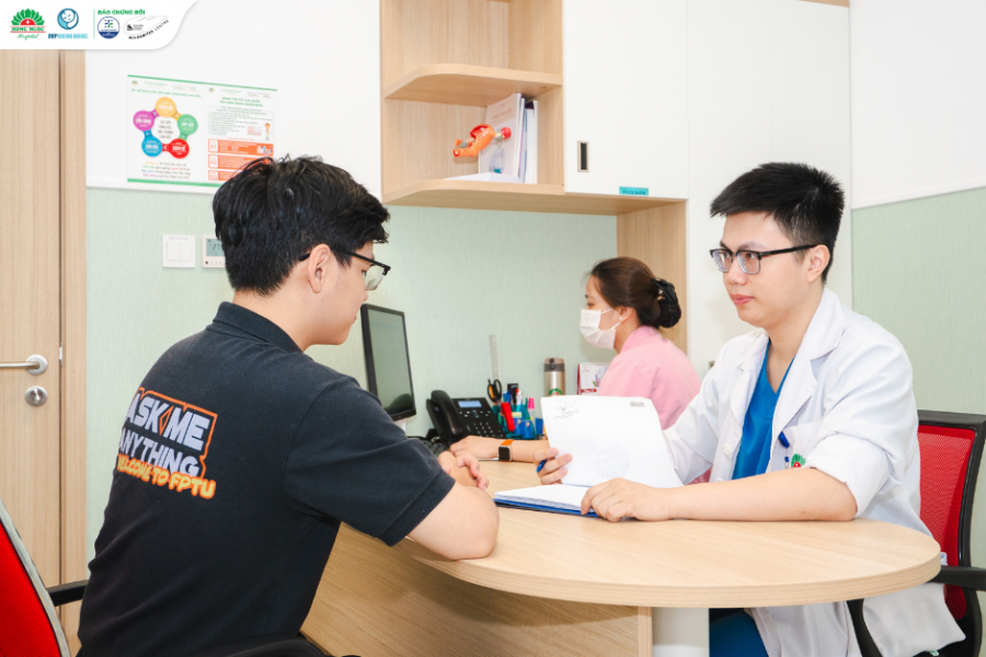 BS Lê Duy Thảo trực tiếp xây dựng phác đồ điều trị cá thể hóa 1:1 cho từng cặp vợ chồng.