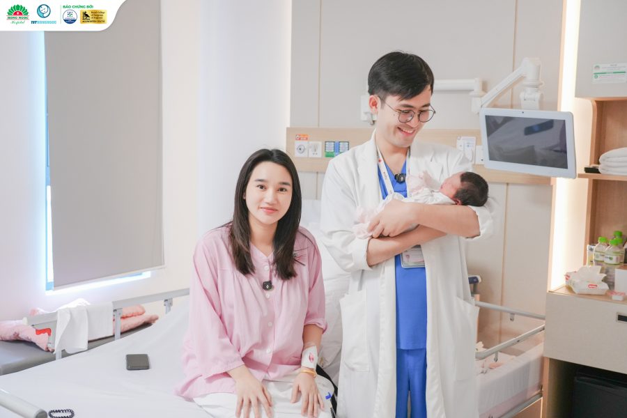 Bác sĩ Nguyễn Bình Dương cùng ca IVF thành công, đón con yêu khỏe mạnh. 